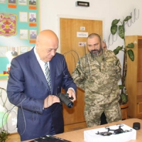 Закарпатський американець надіслав воїнам-землякам сучасне спорядження